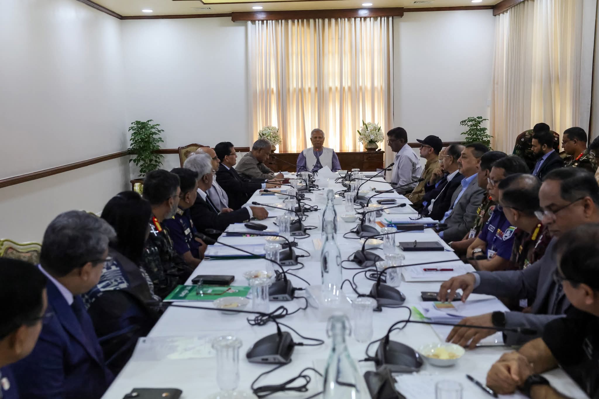 নির্বাচন প্রস্তুতি নিয়ে ঢাকায় রাষ্ট্রীয় অতিথি ভবন যমুনায় এক উচ্চপর্যায়ের বৈঠক অনুষ্ঠিত 